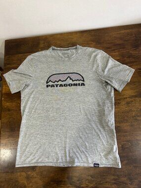 Patagonia Men's T-shirt Gray Medium Base Layer Short Sleeve